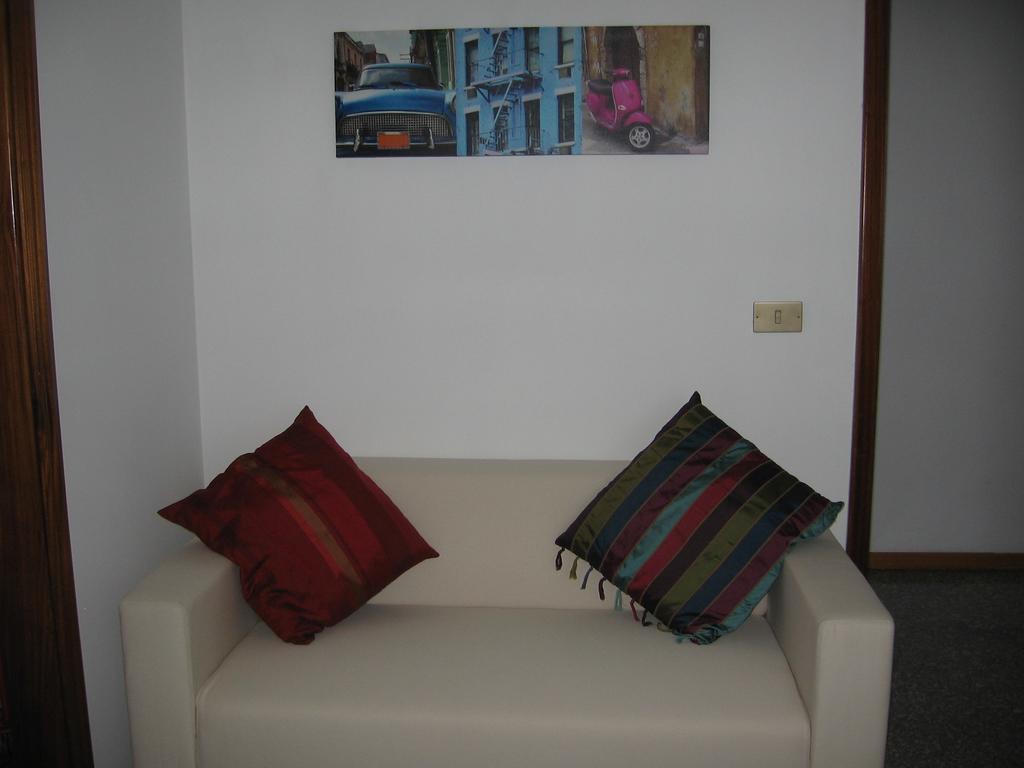Antonella'S House Apartamento Vasto Quarto foto